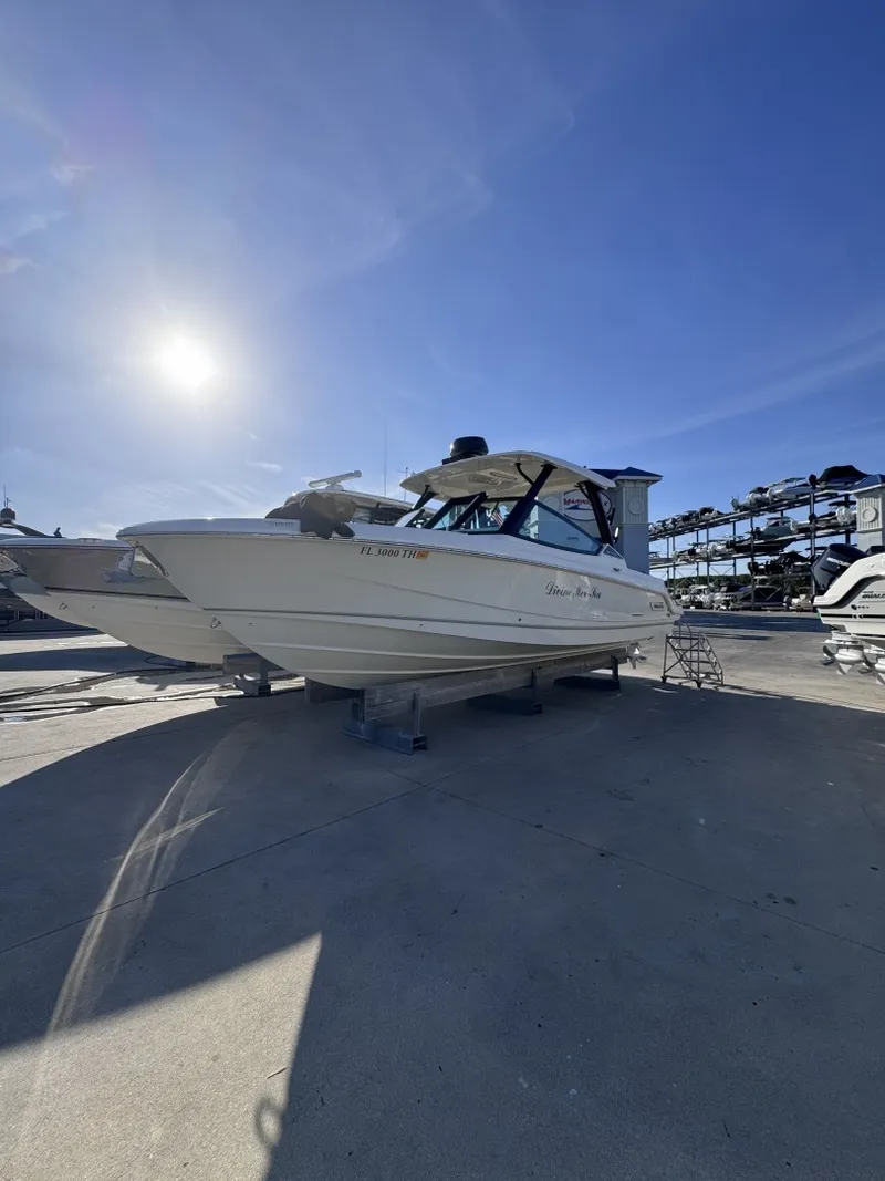 Slide: The Image of Boston Whaler 280 Vantage DC 2022 - 7580614