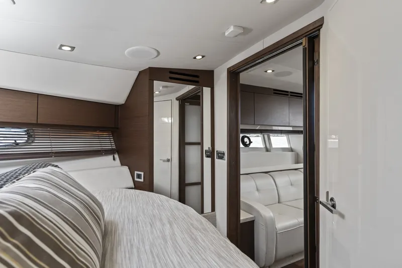 Slide: The Image of Sea Ray 410 Sundancer 2013 - 7580854