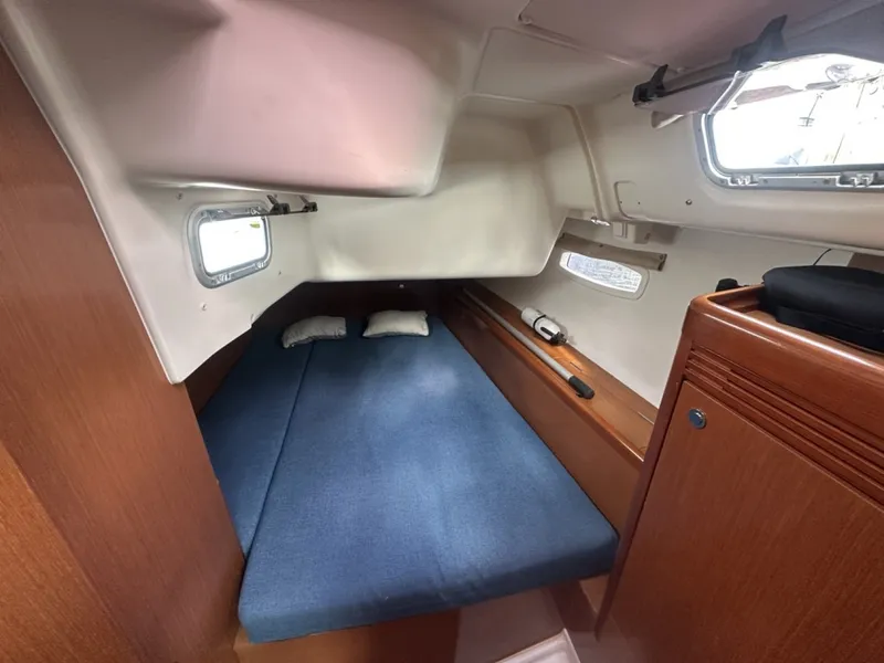 Slide: The Image of Beneteau 40 2011 - 7582318