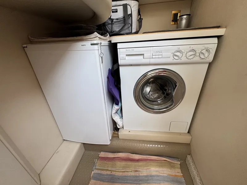 Slide: The Image of Sea Ray 370 Aft Cabin 1998 - 7586972