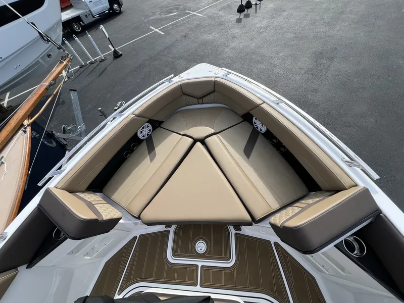 Slide: The Image of Monterey 30 Elite OB 2027 - 7590240