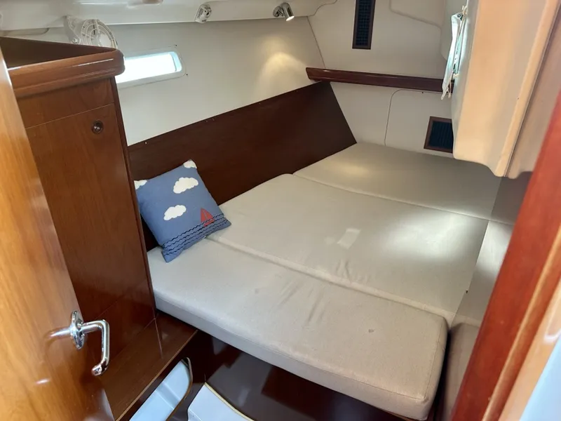 Slide: The Image of Beneteau 393 2004 - 7582429