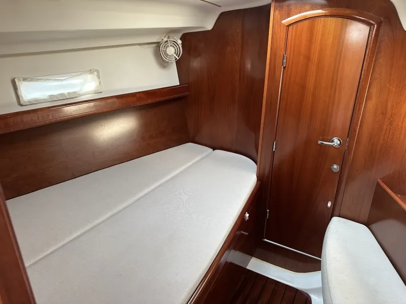 Slide: The Image of Beneteau 393 2004 - 7582428