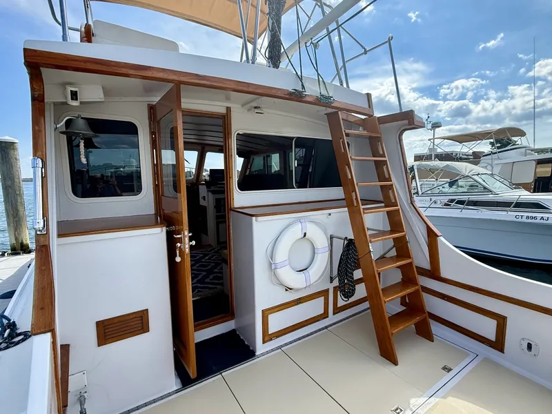 Slide: The Image of Wilbur Flybridge Cruiser 1987 - 7583240