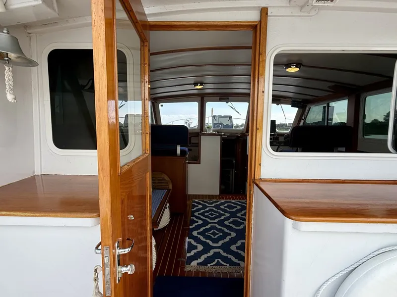 Slide: The Image of Wilbur Flybridge Cruiser 1987 - 7583277