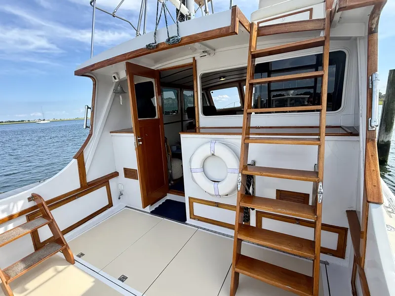 Slide: The Image of Wilbur Flybridge Cruiser 1987 - 7583237