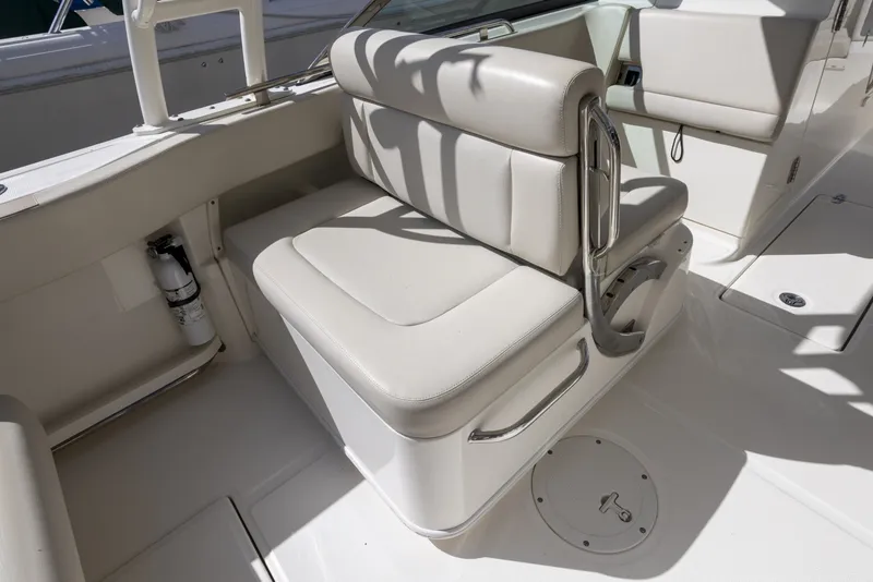 Slide: The Image of Boston Whaler 230 VANTAGE 2016 - 7586005