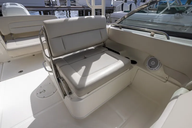 Slide: The Image of Boston Whaler 230 VANTAGE 2016 - 7585966