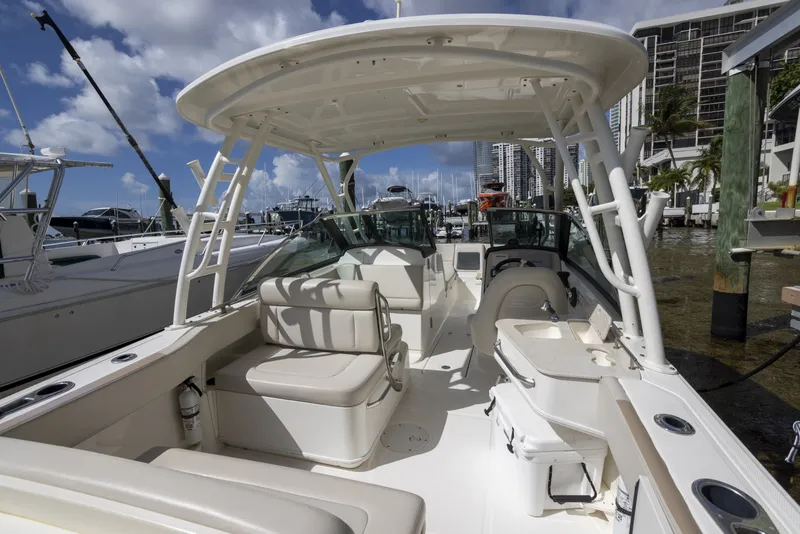 Slide: The Image of Boston Whaler 230 VANTAGE 2016 - 7586010