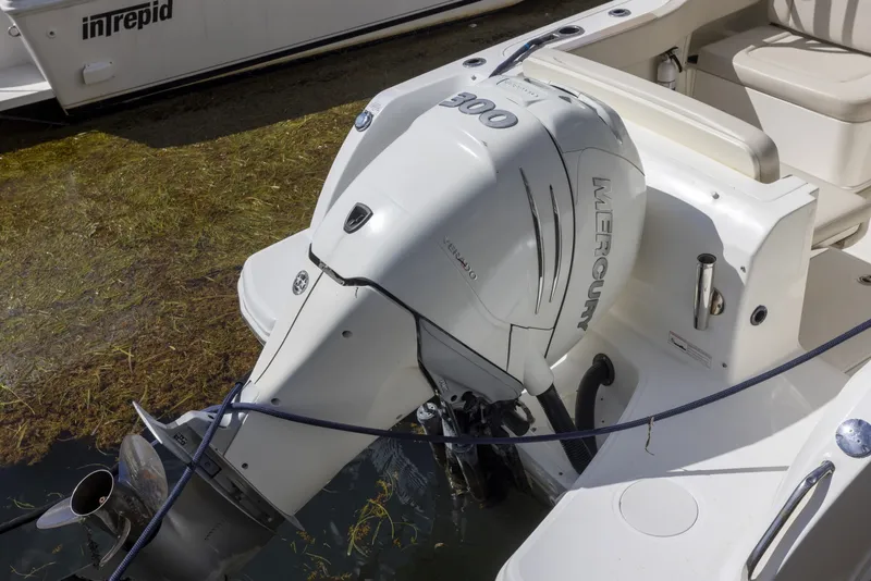 Slide: The Image of Boston Whaler 230 VANTAGE 2016 - 7586011