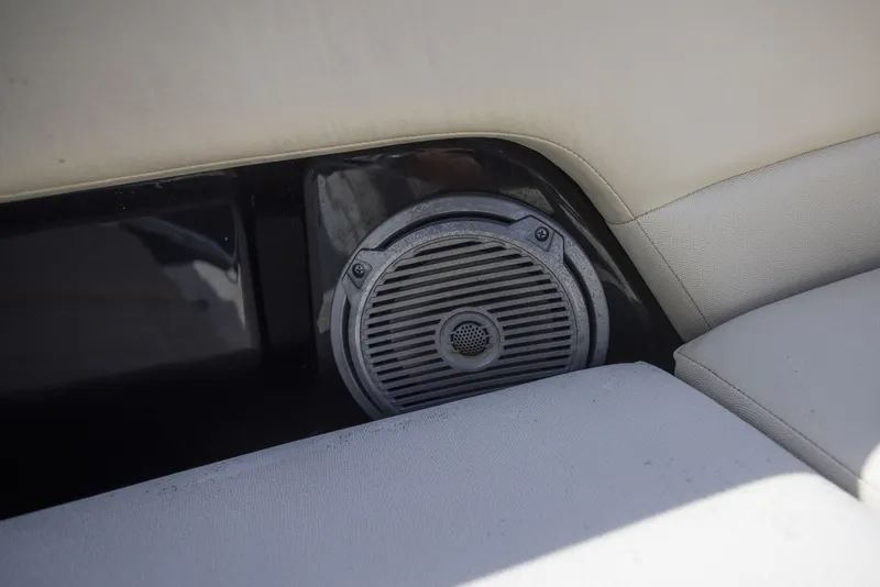 Slide: The Image of Boston Whaler 230 VANTAGE 2016 - 7585950