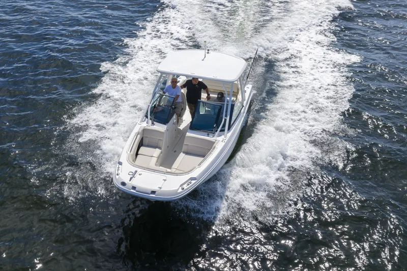 Slide: The Image of Boston Whaler 230 VANTAGE 2016 - 7586057