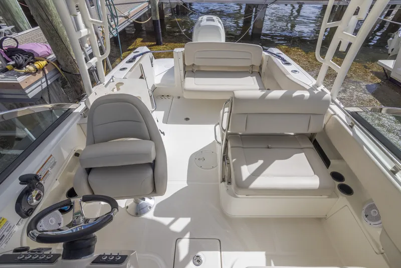 Slide: The Image of Boston Whaler 230 VANTAGE 2016 - 7585958