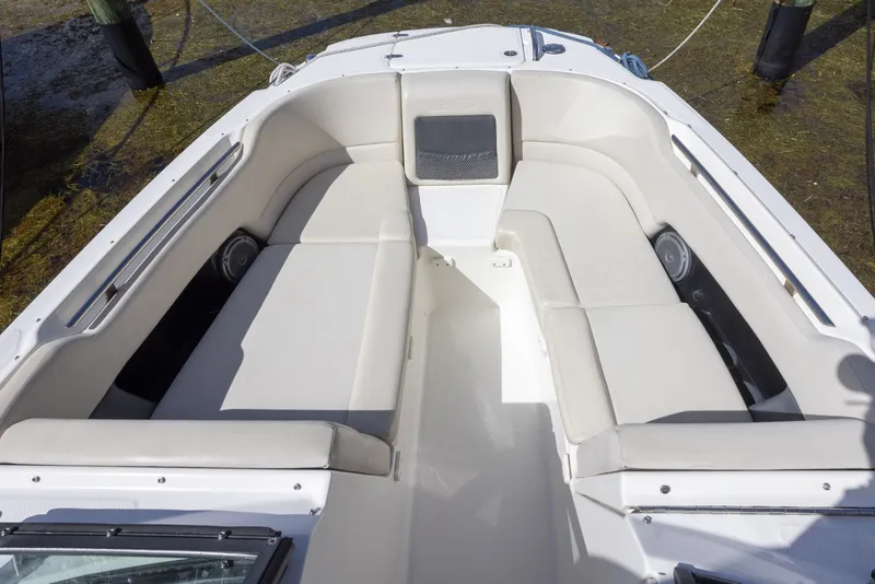 Slide: The Image of Boston Whaler 230 VANTAGE 2016 - 7585946