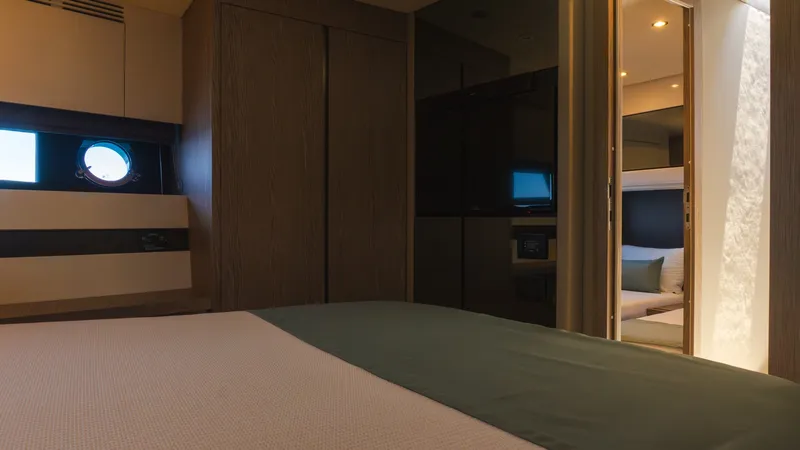 Slide: The Image of Azimut 60 2020 - 7583511