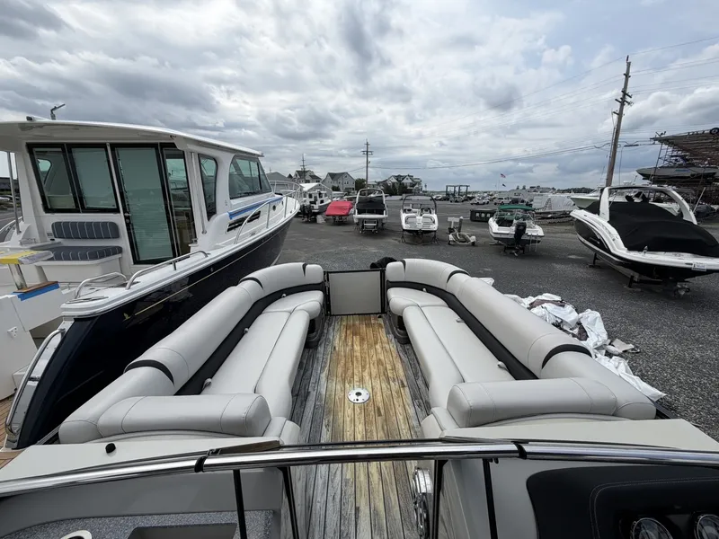 Slide: The Image of Avalon Catalina Elite - 27' 2019 - 7583637