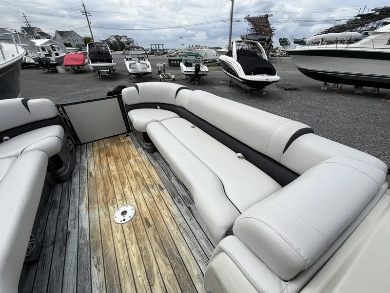 Slide: The Image of Avalon Catalina Elite - 27' 2019 - 7583638