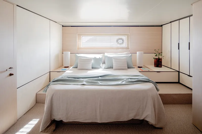 Slide: The Image of Azimut Sundeck 6 2027 - 7583904