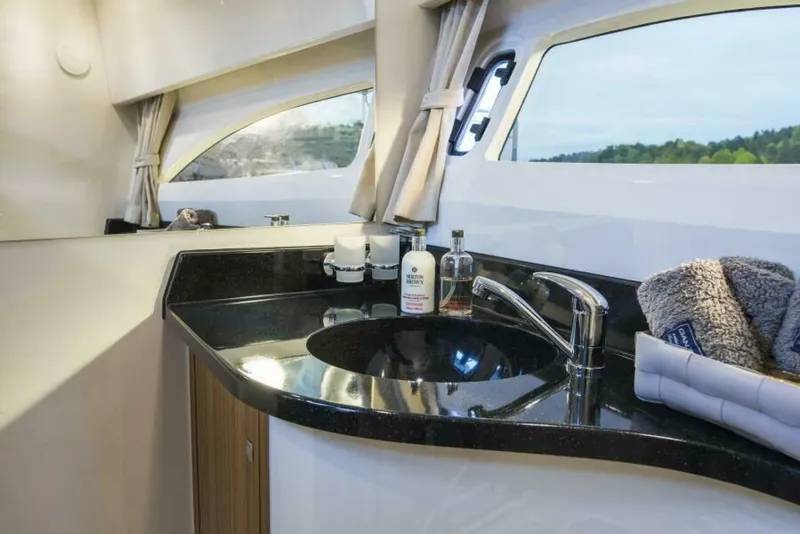 Slide: The Image of Marex 310 Sun Cruiser 2026 - 7586042