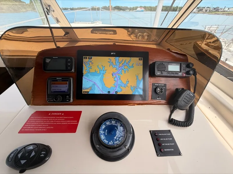 Slide: The Image of Mainship Pilot 34 2005 - 7586221