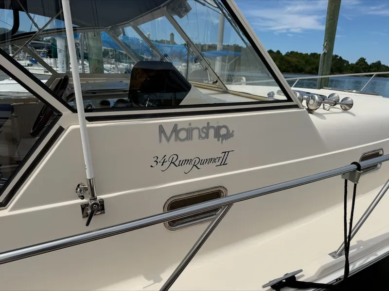 Slide: The Image of Mainship Pilot 34 2005 - 7586200
