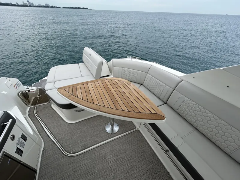 Slide: The Image of Sea Ray Sundancer 320 2023 - 7586275