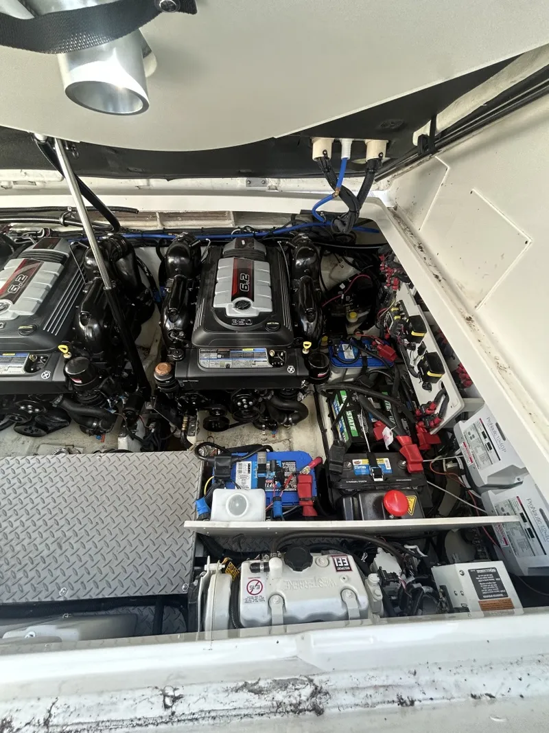 Slide: The Image of Sea Ray Sundancer 320 2023 - 7586288