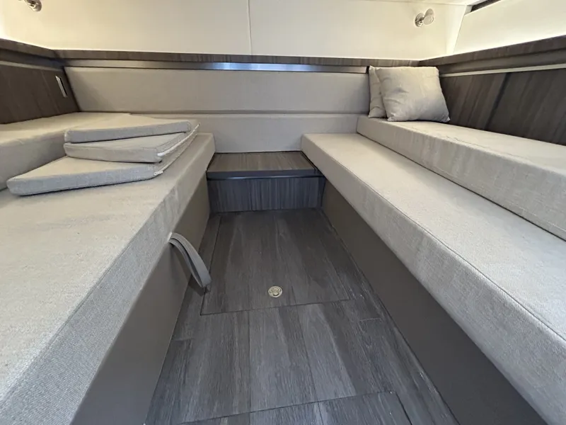 Slide: The Image of Sea Ray Sundancer 320 2023 - 7586281