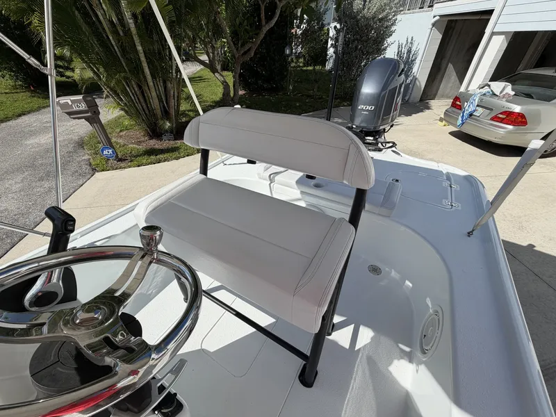 Slide: The Image of Yellowfin 21 2018 - 7587100