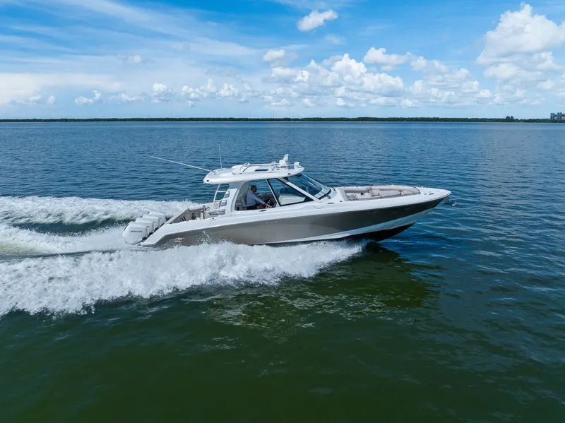 Slide: The Image of Boston Whaler 380 Realm 2020 - 7587711