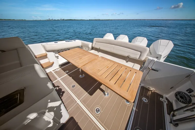 Slide: The Image of Boston Whaler 380 Realm 2020 - 7587687