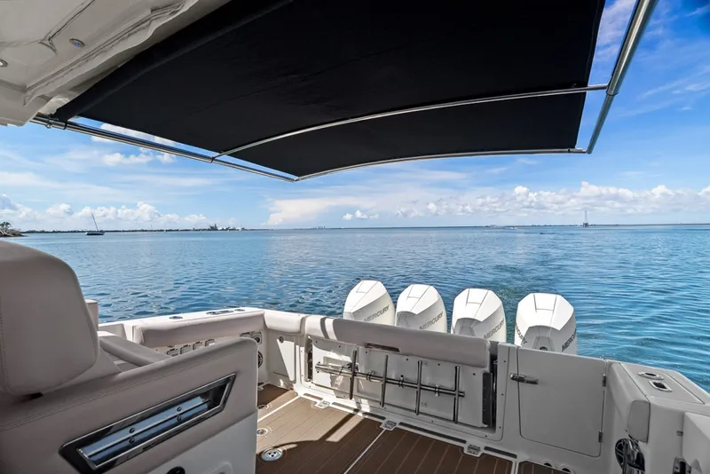 Slide: The Image of Boston Whaler 380 Realm 2020 - 7587717