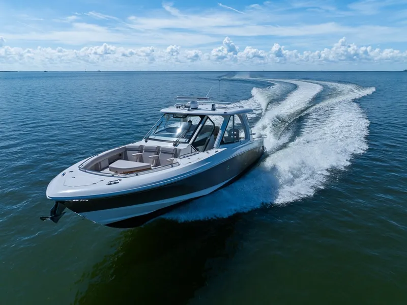 Slide: The Image of Boston Whaler 380 Realm 2020 - 7587714