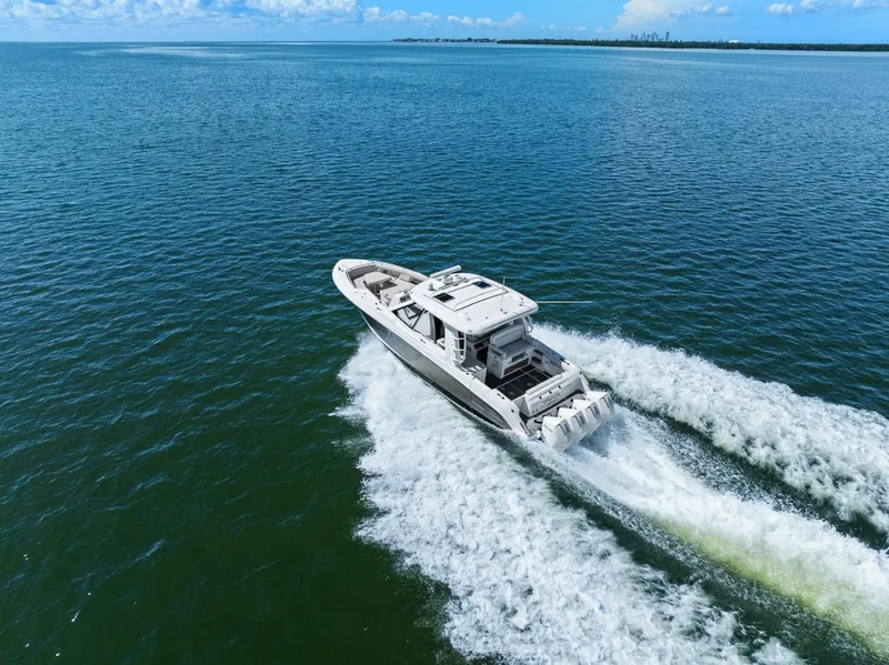 Slide: The Image of Boston Whaler 380 Realm 2020 - 7587708