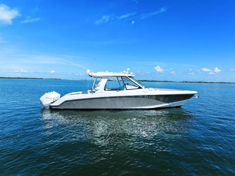 The Image of Boston Whaler 380 Realm 2020 - 7587704