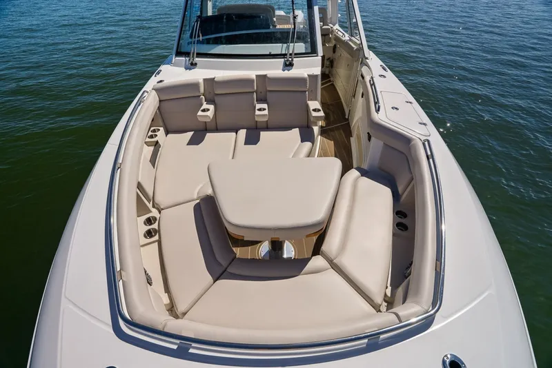 Slide: The Image of Boston Whaler 380 Realm 2020 - 7587690
