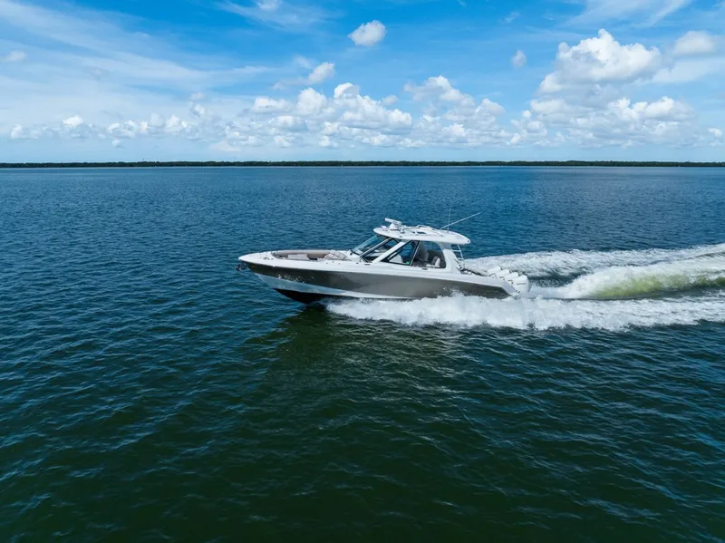 Slide: The Image of Boston Whaler 380 Realm 2020 - 7587677