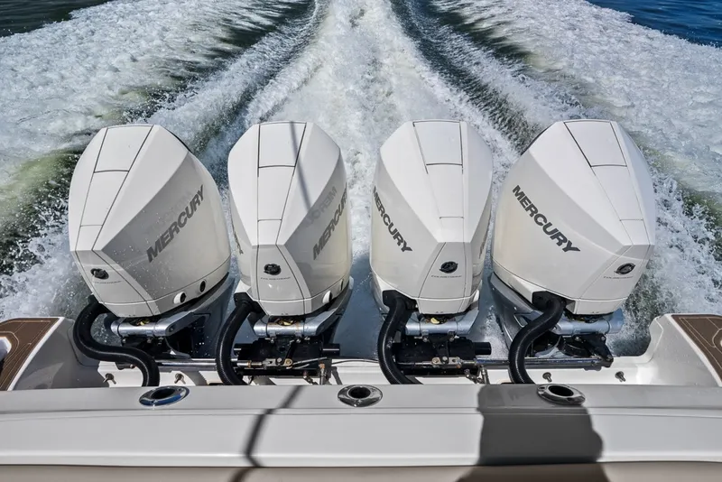 Slide: The Image of Boston Whaler 380 Realm 2020 - 7587716