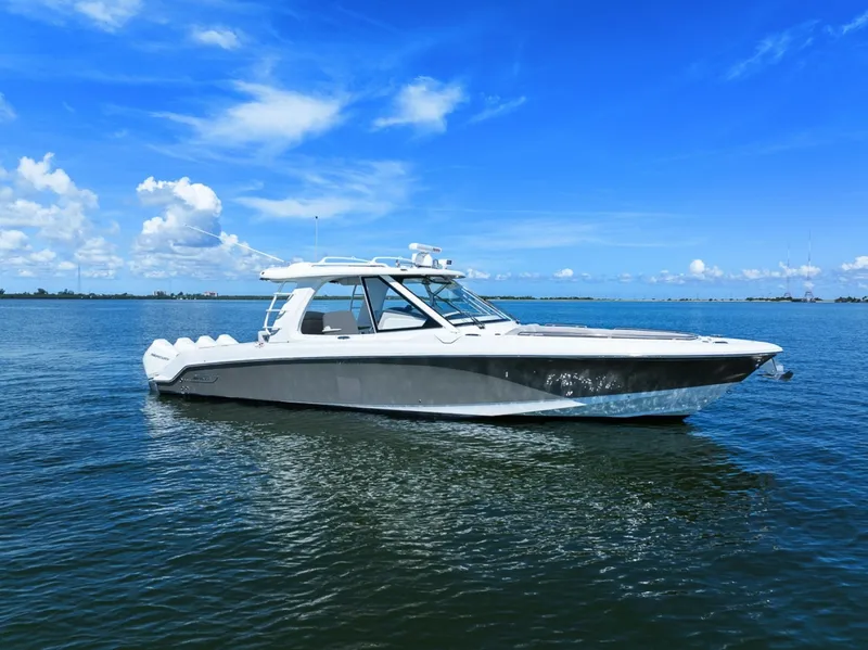 Slide: The Image of Boston Whaler 380 Realm 2020 - 7587705