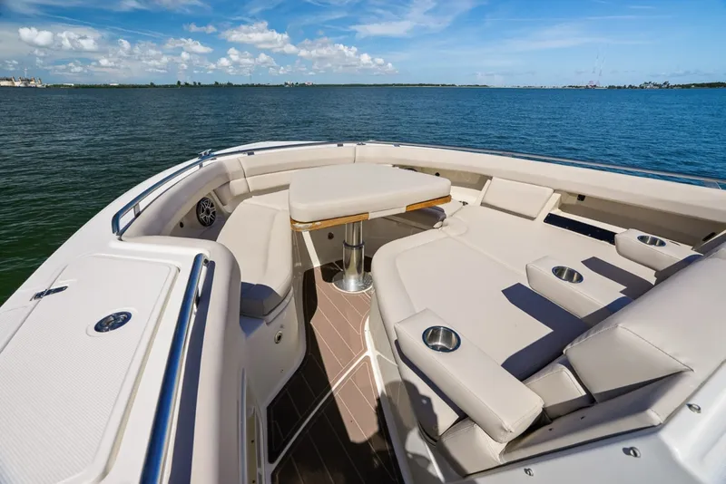 Slide: The Image of Boston Whaler 380 Realm 2020 - 7587688