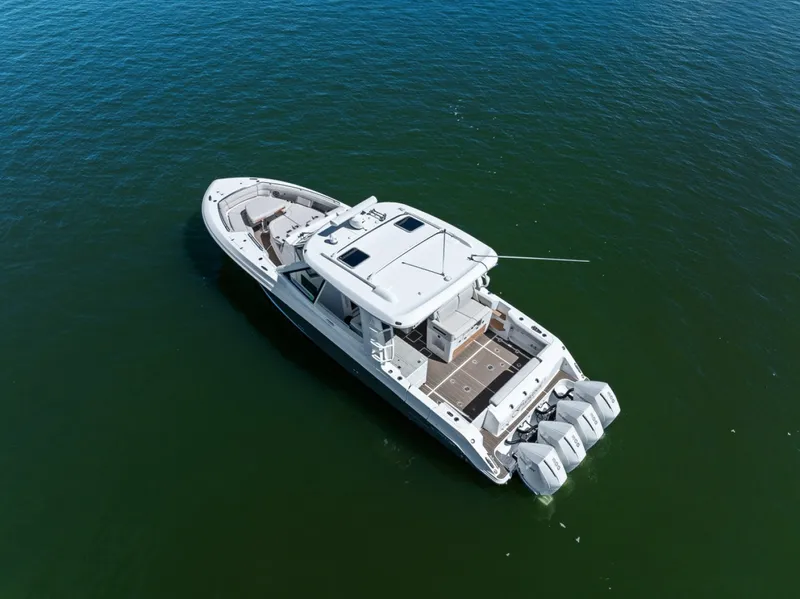 Slide: The Image of Boston Whaler 380 Realm 2020 - 7587701