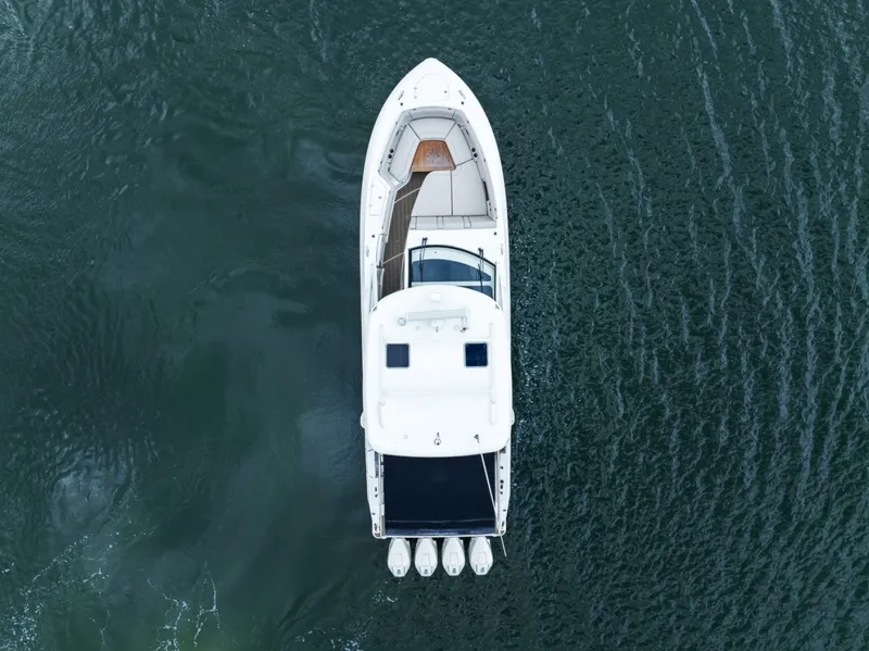 Slide: The Image of Boston Whaler 380 Realm 2020 - 7587681