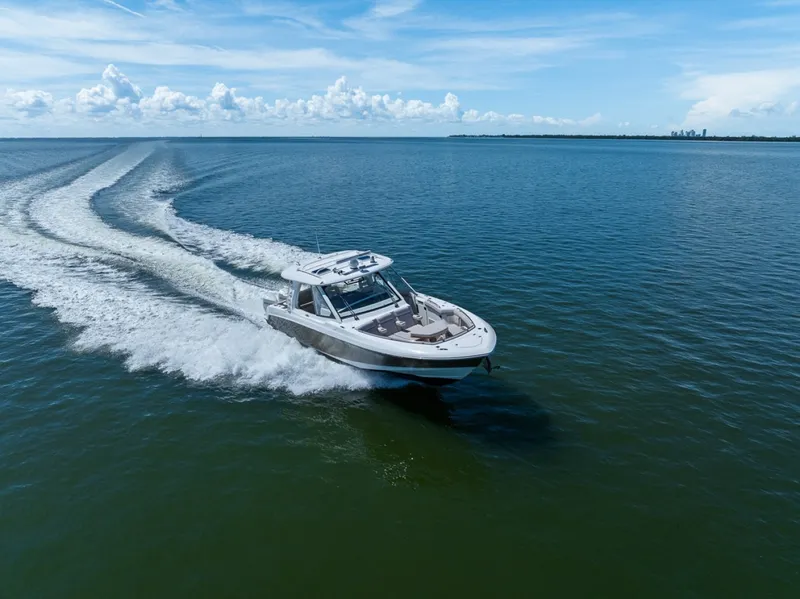 Slide: The Image of Boston Whaler 380 Realm 2020 - 7587712