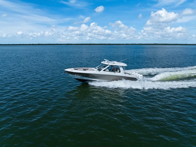 Slide: The Image of Boston Whaler 380 Realm 2020 - 7587710