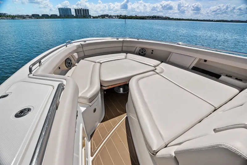 Slide: The Image of Boston Whaler 380 Realm 2020 - 7587718