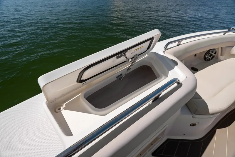 Slide: The Image of Boston Whaler 380 Realm 2020 - 7587689