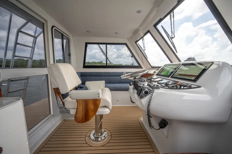 Slide: The Image of Venturer 44 Fifth Day 2000 Venturer 44 Sportfish - 7590989