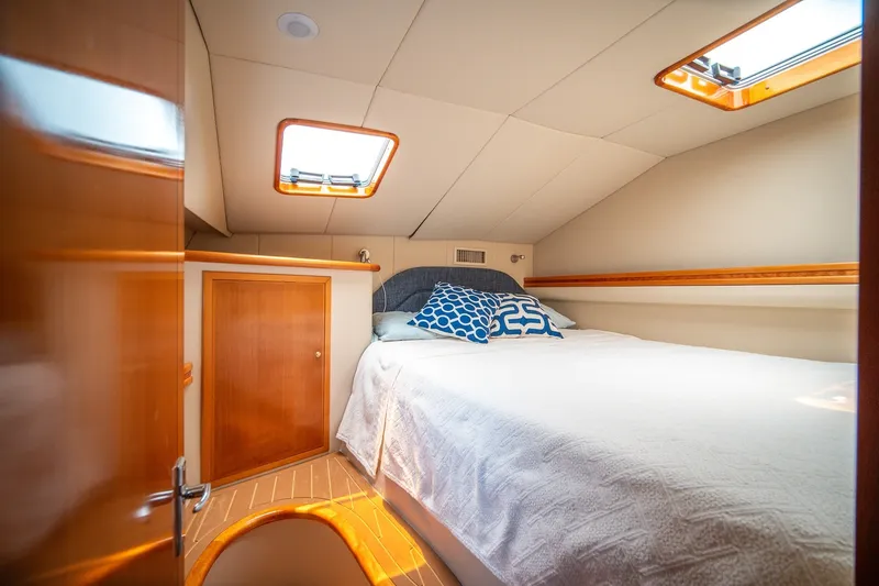 Slide: The Image of Venturer 44 Fifth Day 2000 Venturer 44 Sportfish - 7590944