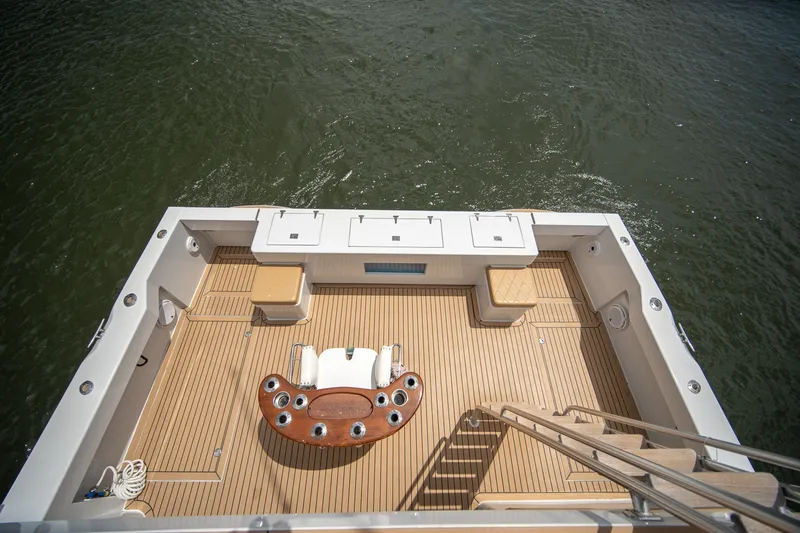 Slide: The Image of Venturer 44 Fifth Day 2000 Venturer 44 Sportfish - 7591000