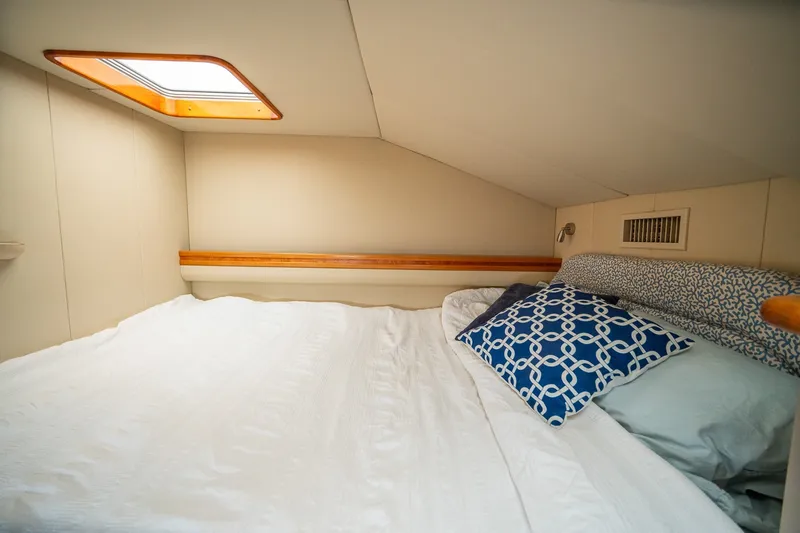 Slide: The Image of Venturer 44 Fifth Day 2000 Venturer 44 Sportfish - 7590931
